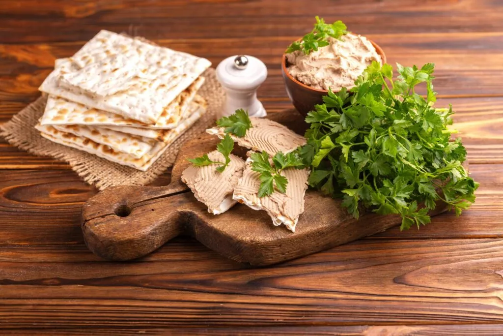 דין מוקצה בכלי פסח במשך השנה